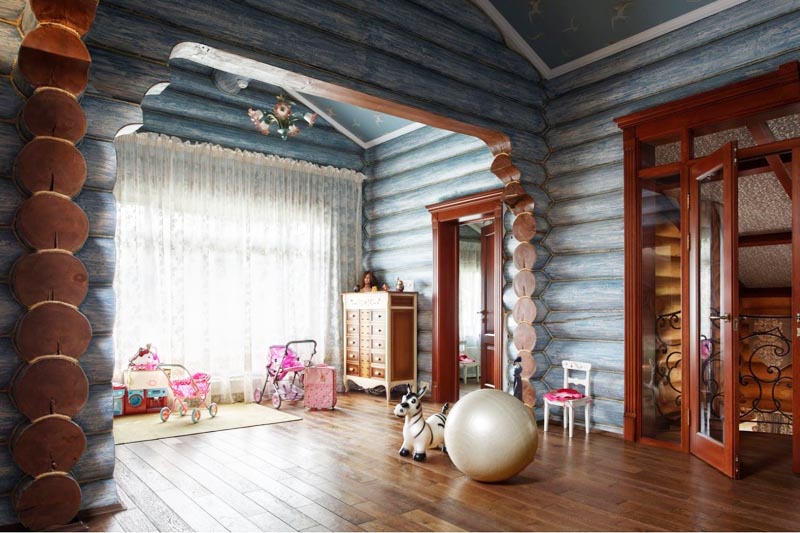 Интерьер деревянного дома из оцилиндрованного бревна