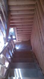 Деревянная лестница (фото 07)